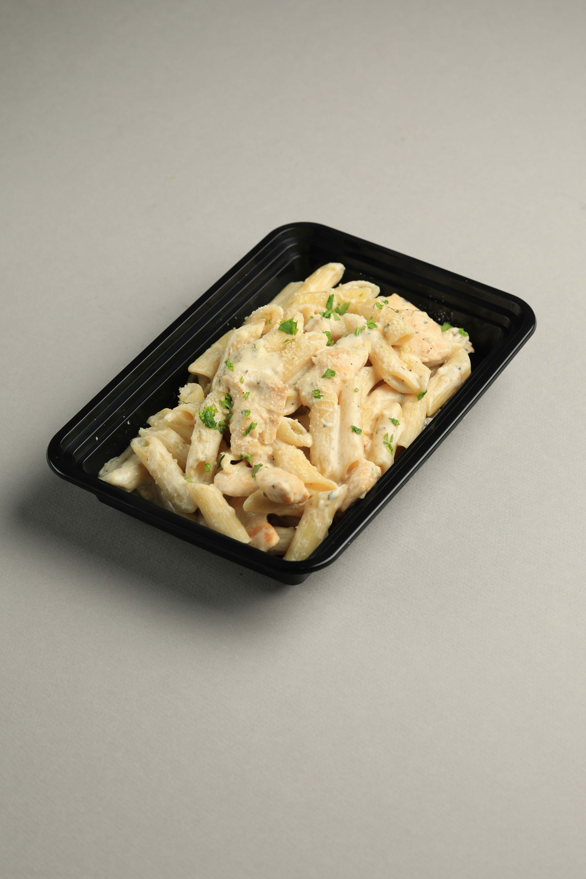 CHICKEN ALFREDO PENNE PASTA